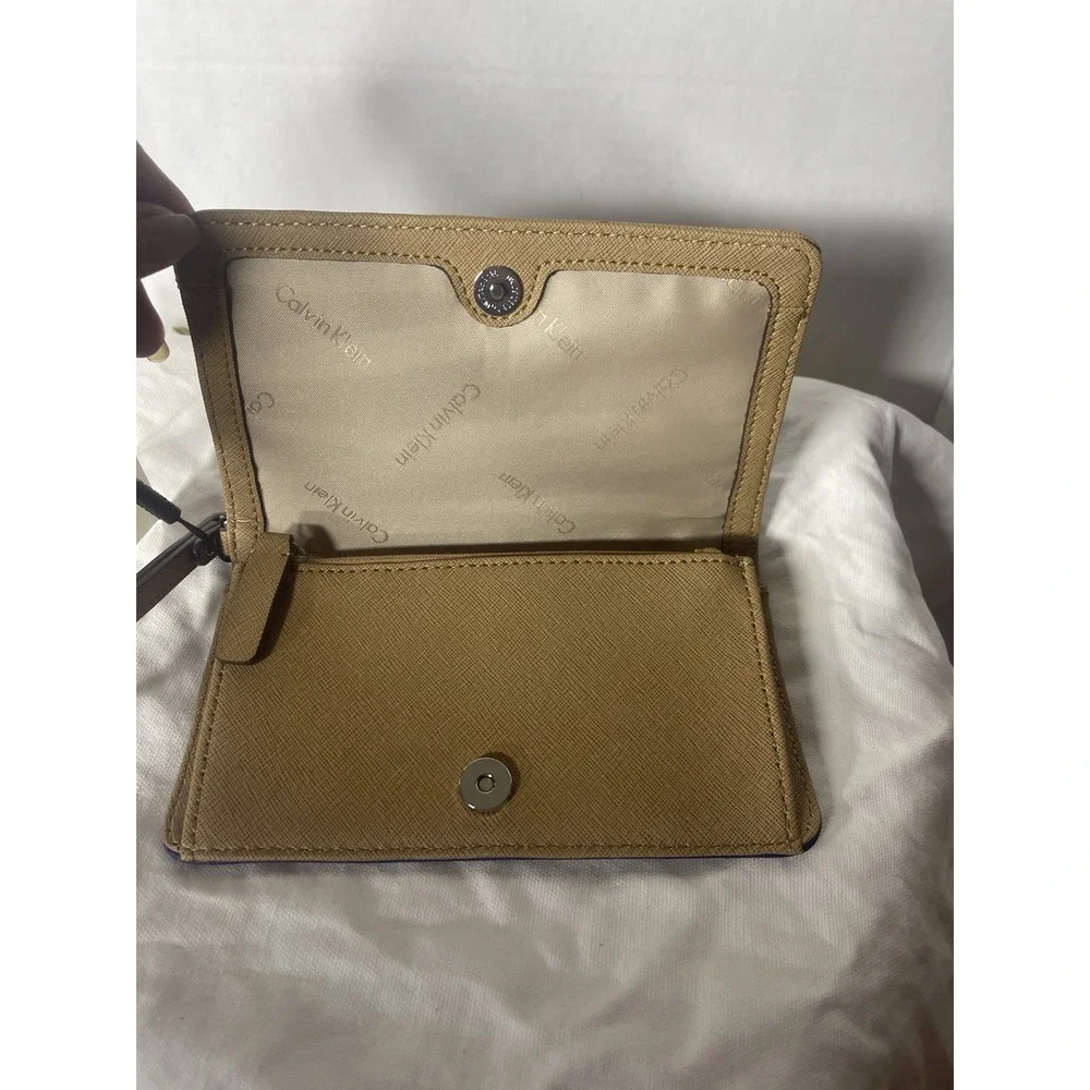 CALVIN‎ KLEIN Blue And Tab Leather PATENT ZIP AROUND WALLET New Wtags